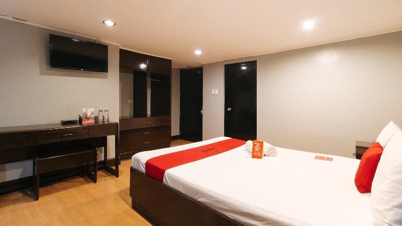 RedDoorz Premium at Arzo Hotel Manila Exterior foto