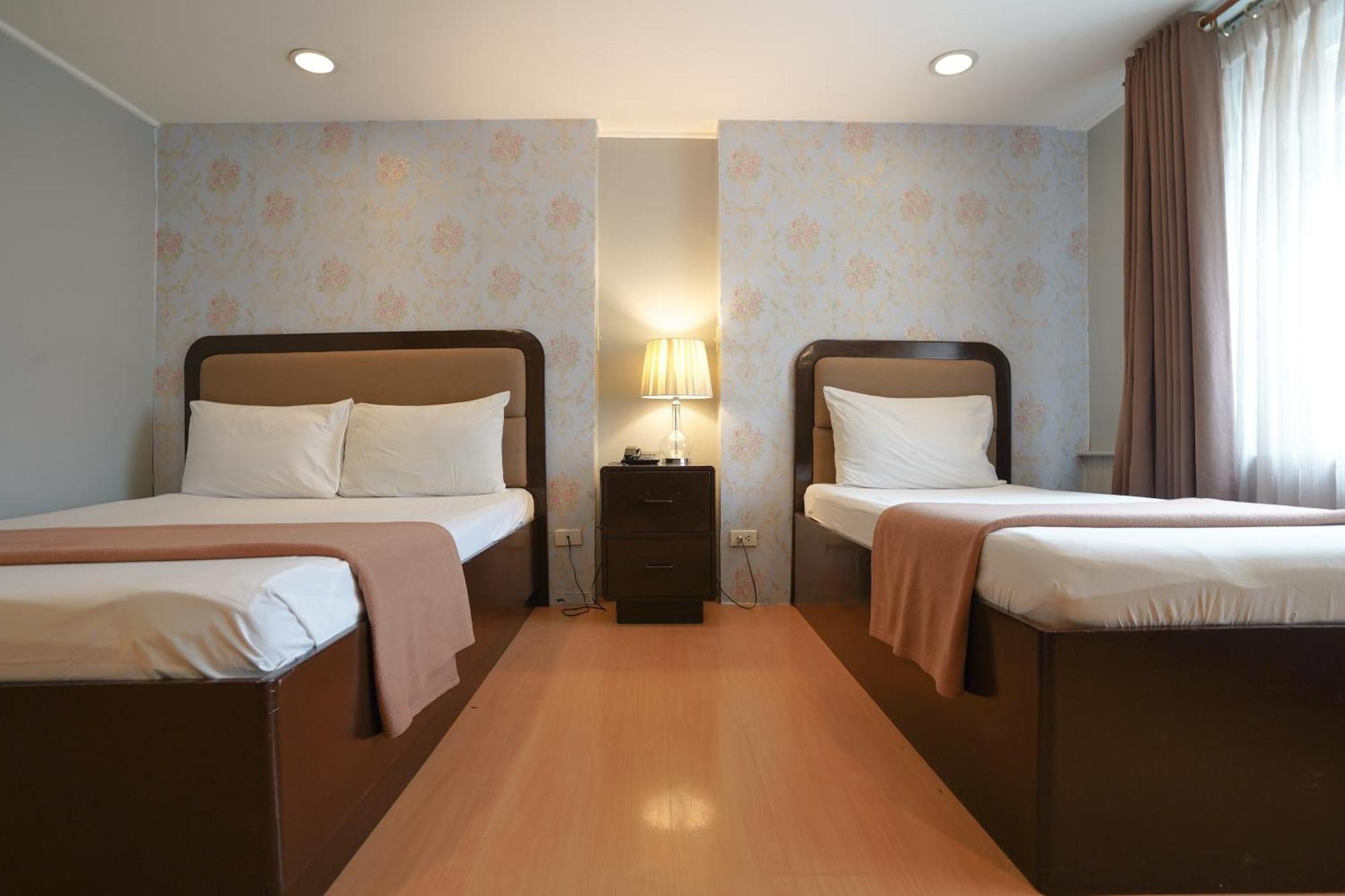 RedDoorz Premium at Arzo Hotel Manila Exterior foto
