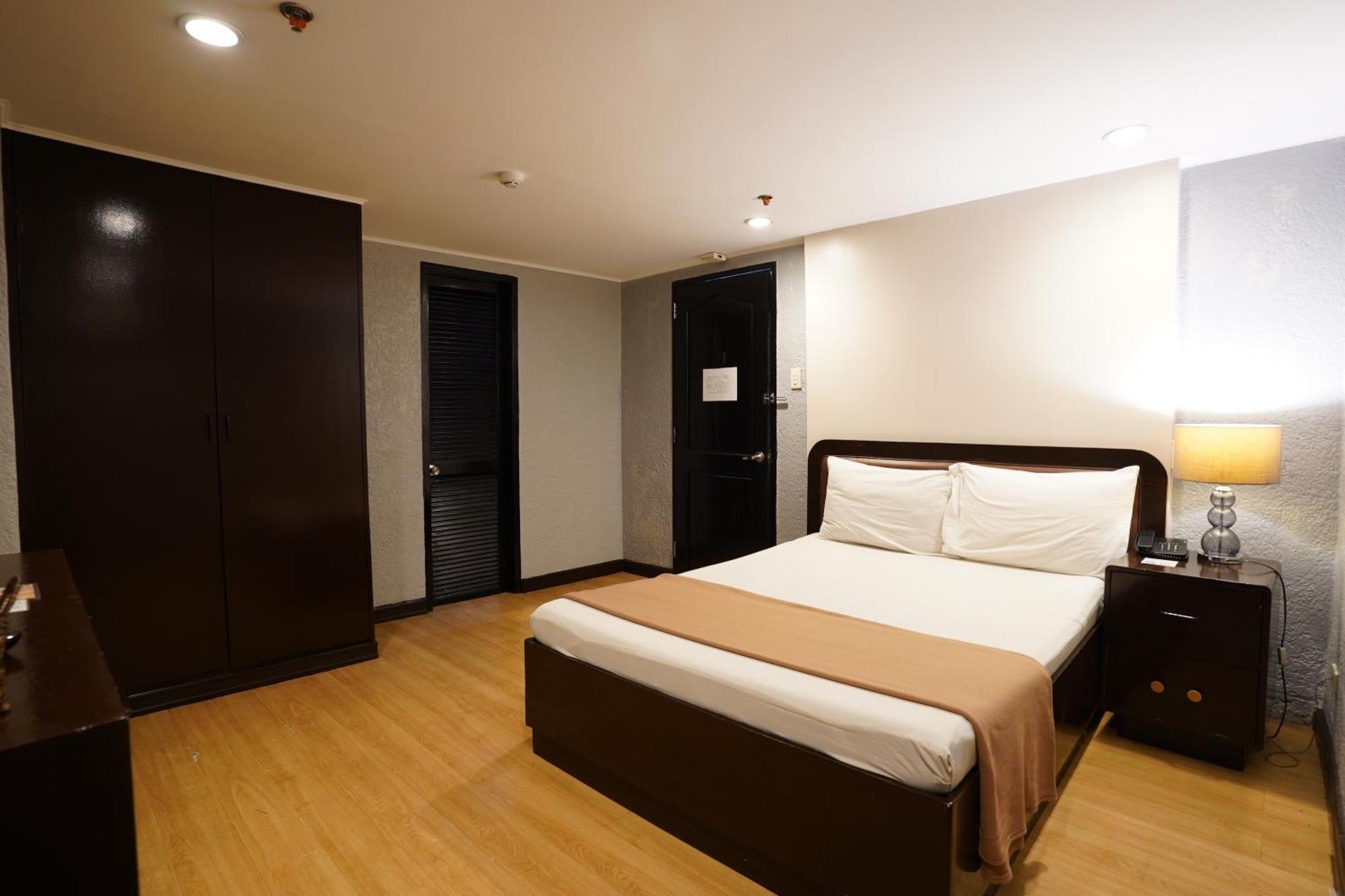 RedDoorz Premium at Arzo Hotel Manila Exterior foto