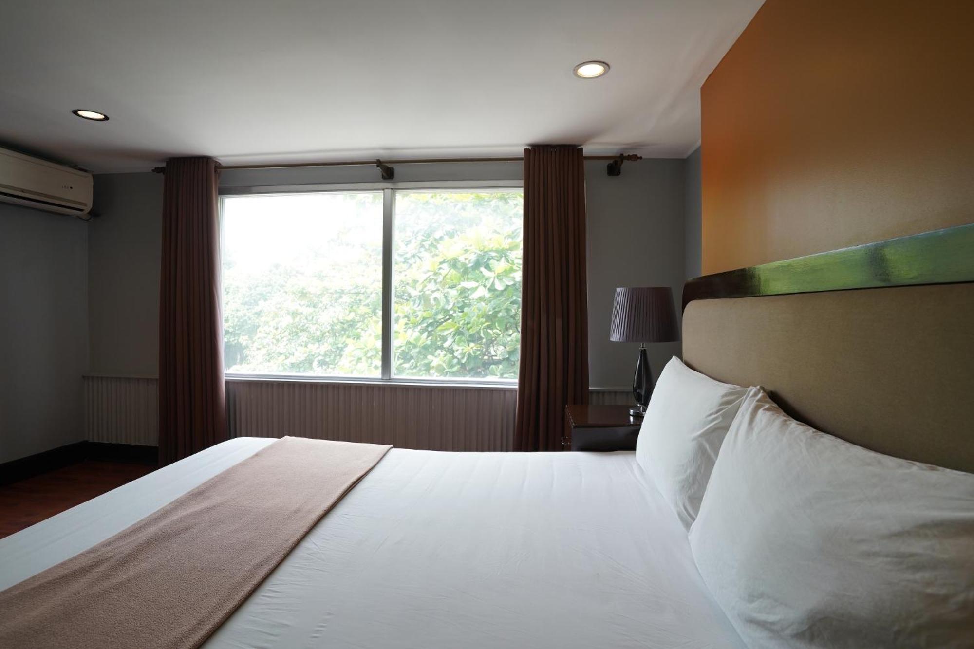 RedDoorz Premium at Arzo Hotel Manila Exterior foto