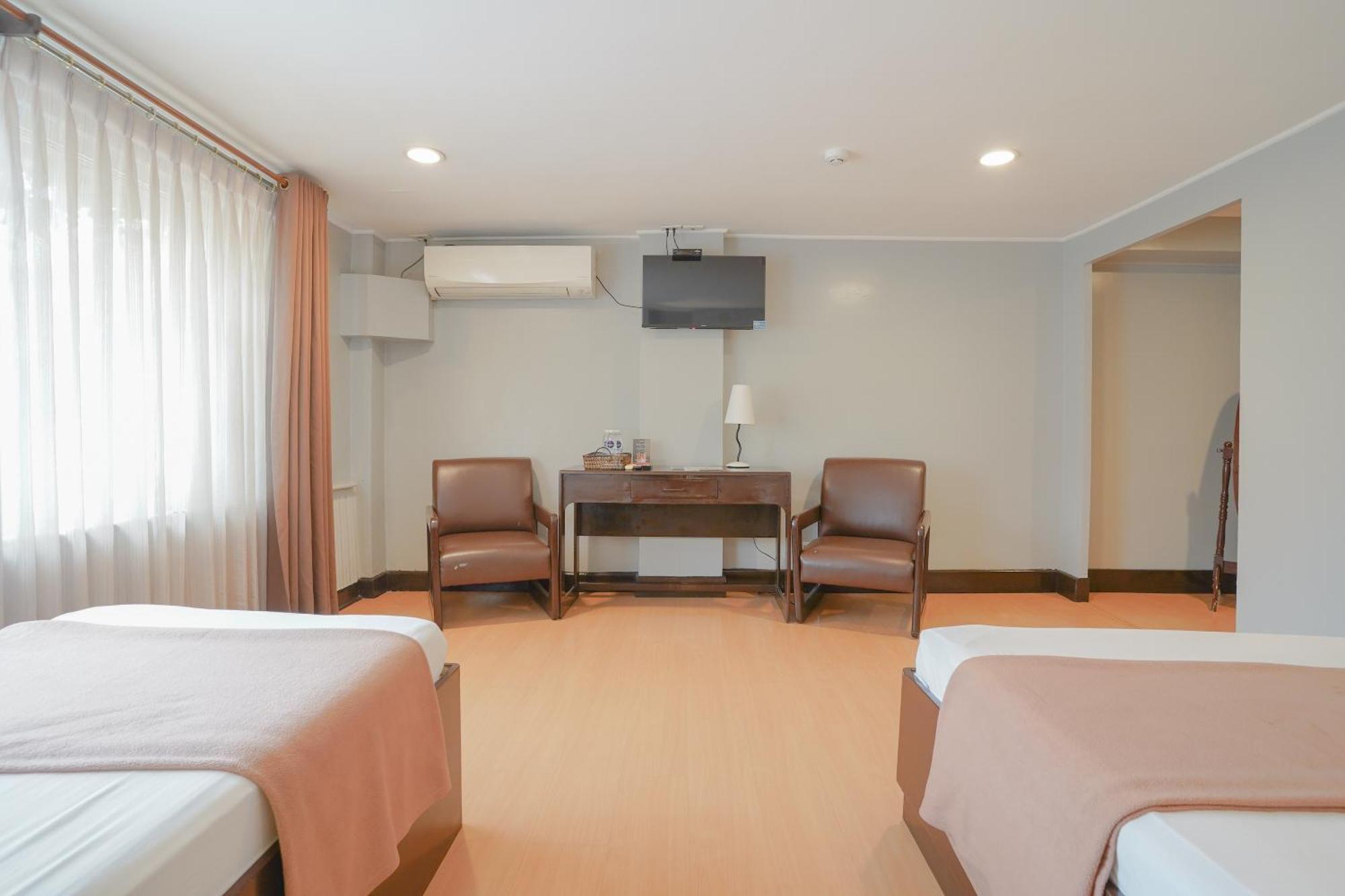 RedDoorz Premium at Arzo Hotel Manila Exterior foto