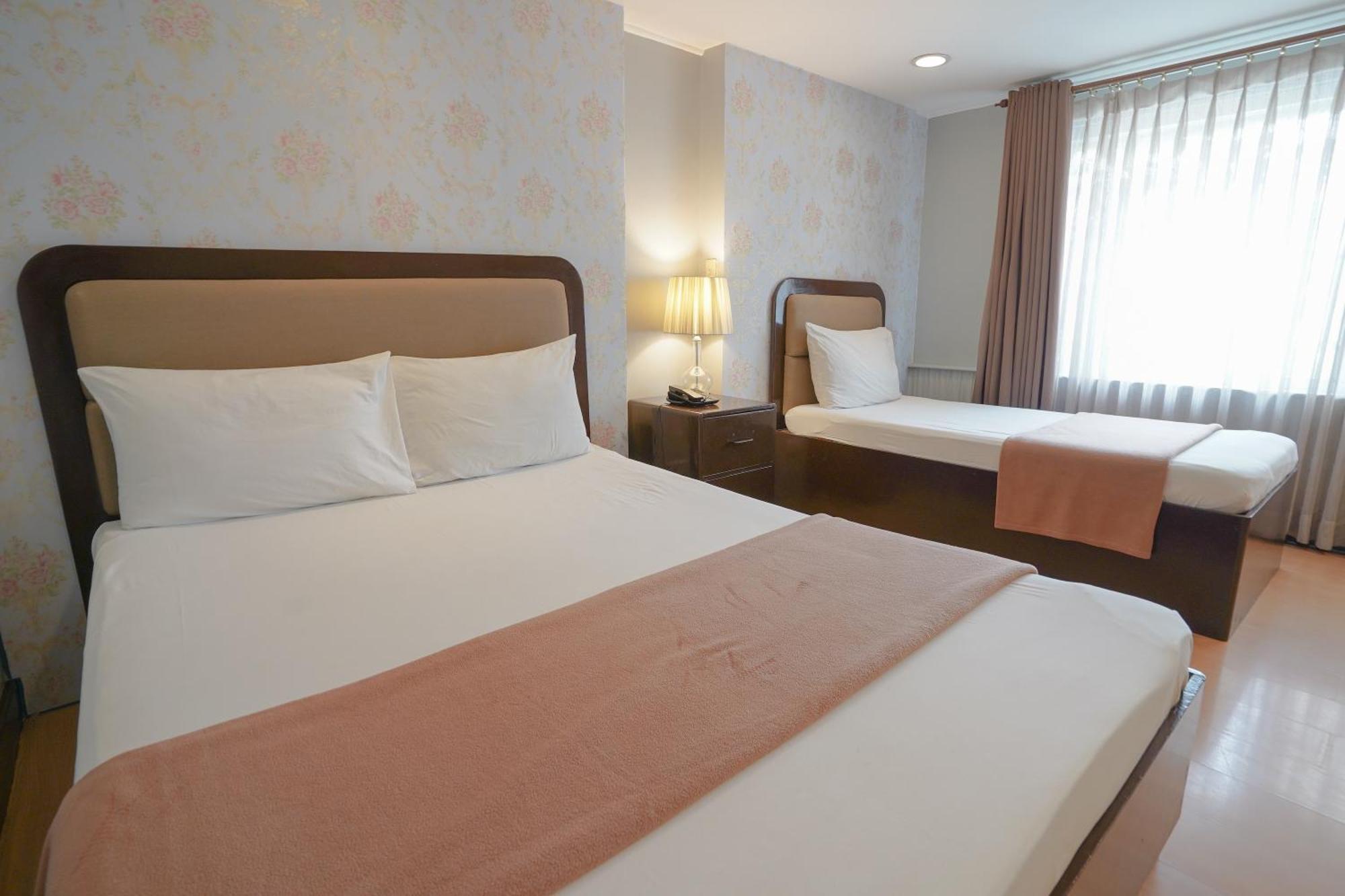 RedDoorz Premium at Arzo Hotel Manila Exterior foto